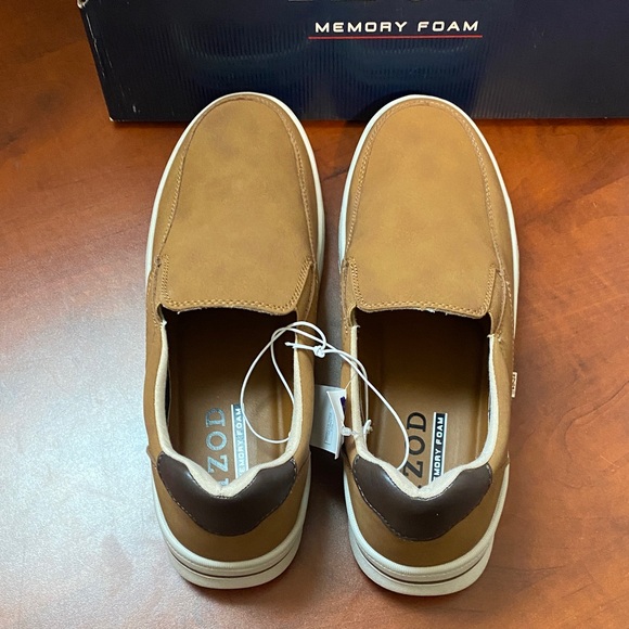 (CLEAR OUT PRICE!!!)IZOD Men's Barlow Casual Slip On Memory Foam Shoes ~ Brown - Picture 3 of 7